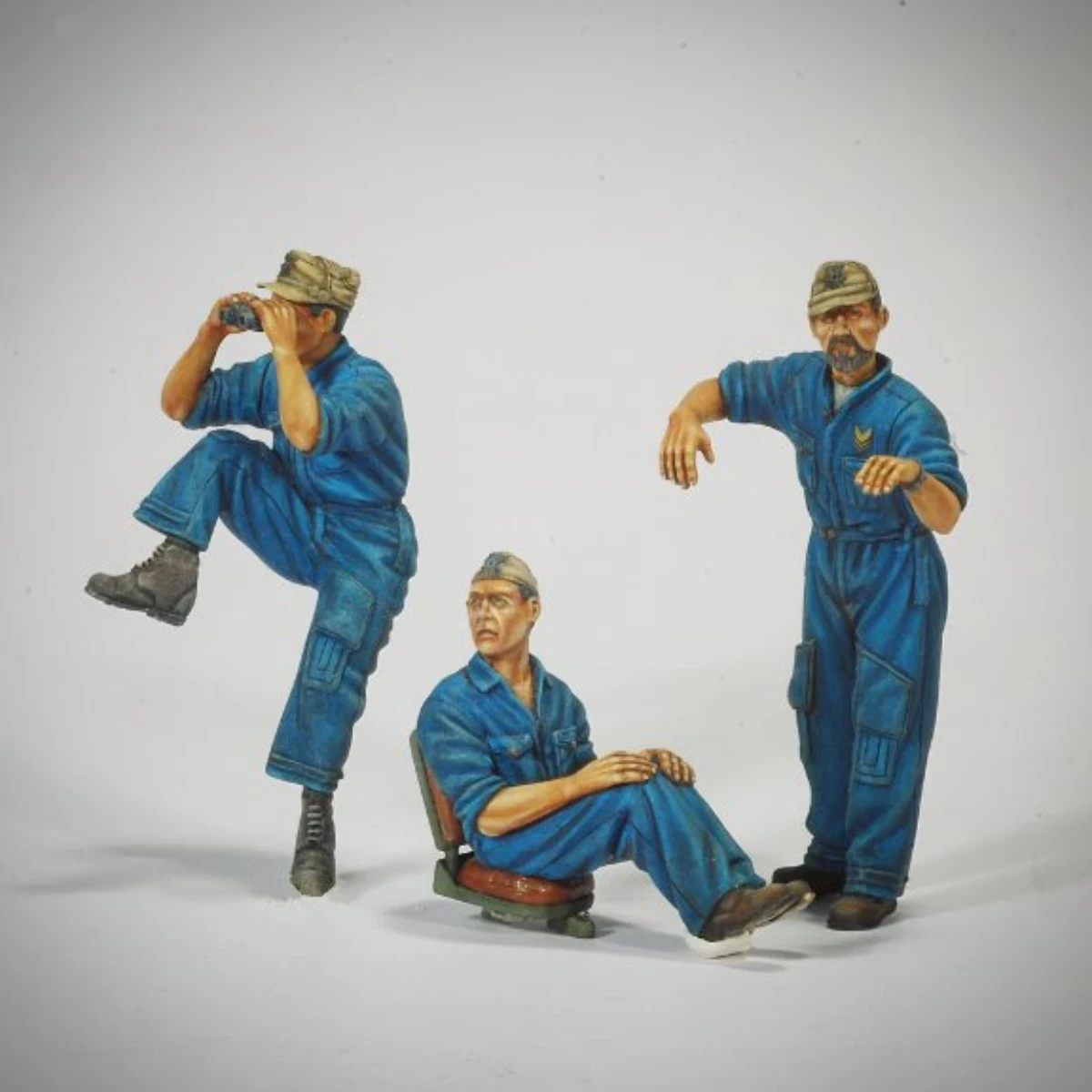 

1/35 фигурка, неокрашенная модель из смолы, военная тема, итальянский экипаж танка (3 человека), в разобранном и неокрашенном виде GK