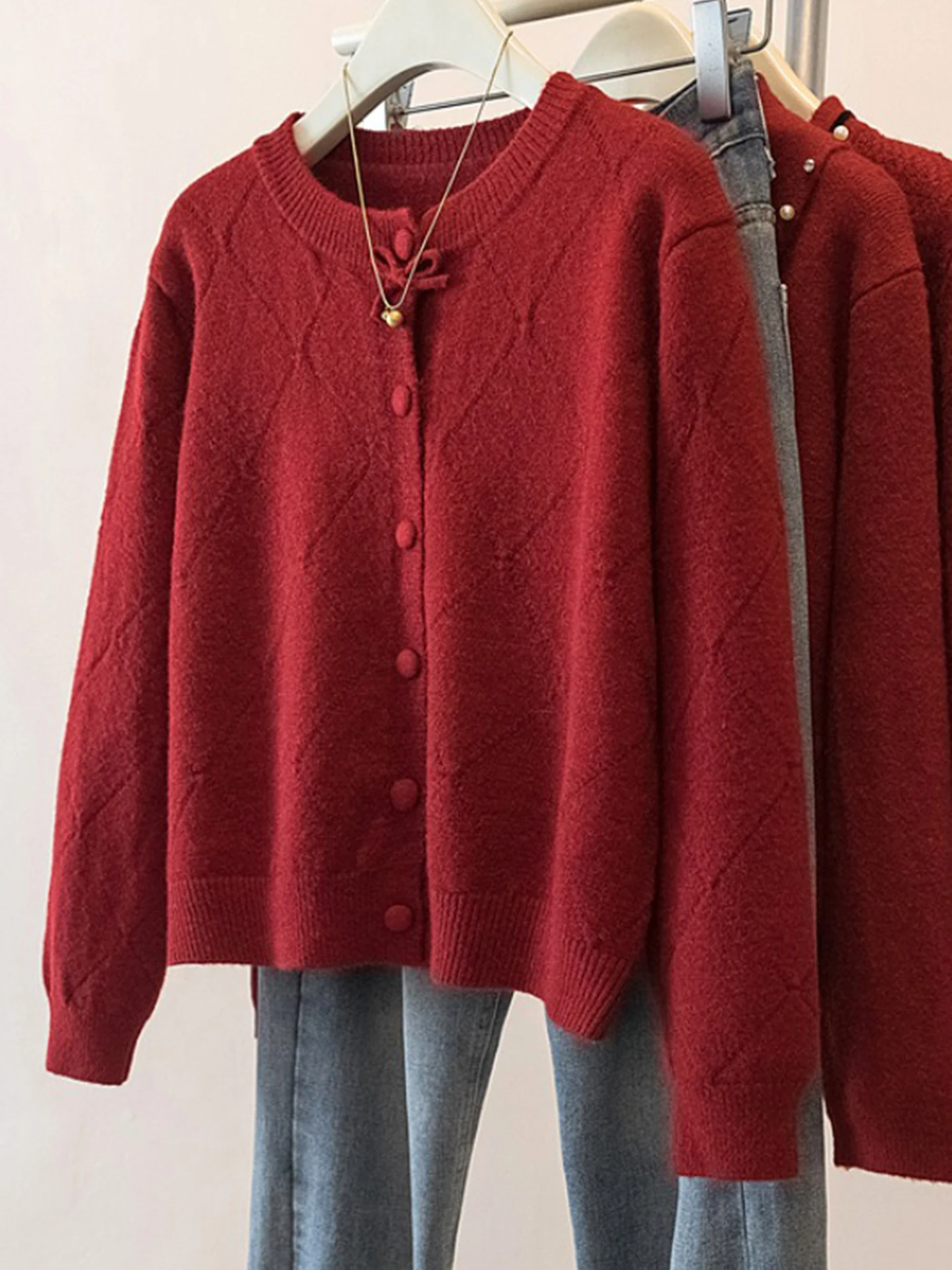 

Красный вязаный короткий свитер-пальто для женщин: осенне-зимний, больших размеров, удобный, с уникальным дизайном, на пуговицах, для повседневной носки, теплый