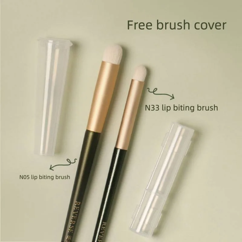 Modern times N05 Anti-Aging Lip Biting Brush Soft Bristle Portable Lip Brush with Lid Makeup Lipstick Brush for Easy Application