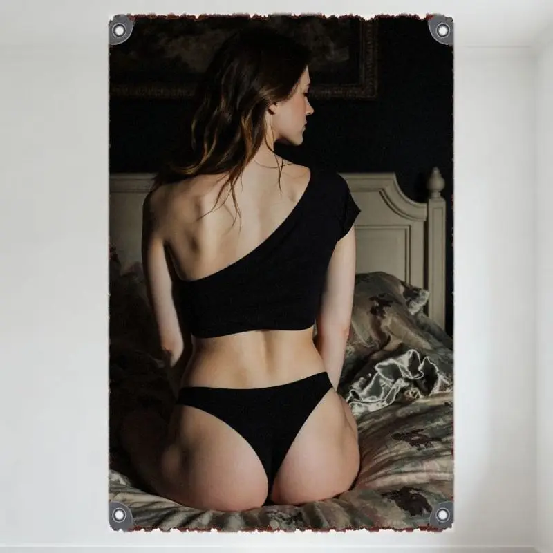 Metall-Blechschild mit Vintage-Motiv einer Frau mit langen braunen Haaren – Kunstposter mit Ein-Schulter-Crop-Top-Bikini-Motiv
