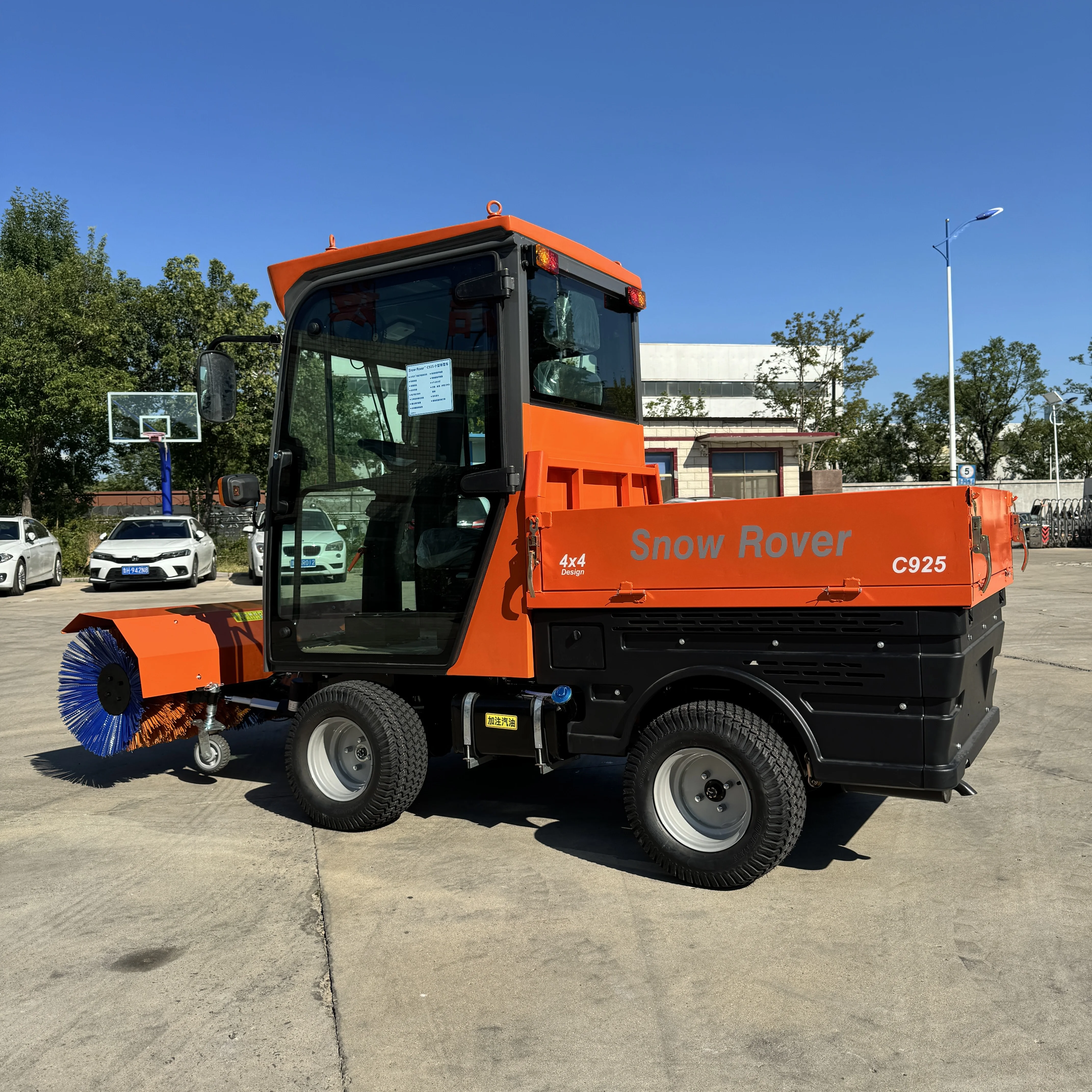 Heavy Duty Professional Grade Winter Surface Cleaning Equipment Hydraulic All-Wheel Drive 4WD140 Snow Sweeper for Large Stadium