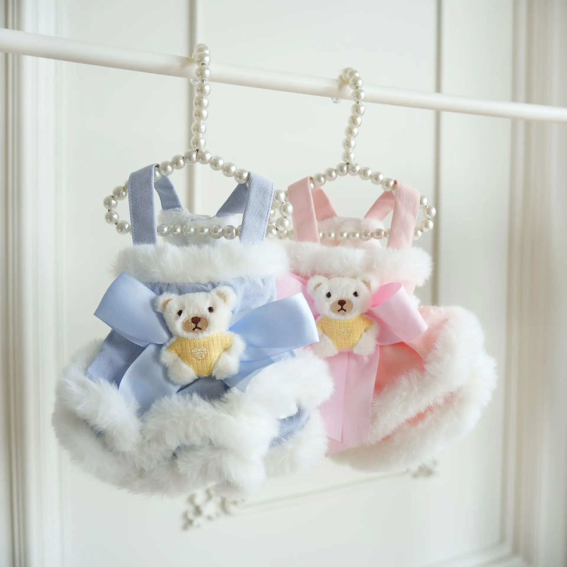 

Новая зимняя одежда для домашних животных, плюшевая юбка с лямкой на шее и медведем, двойная лямка на шее, принцесса плюс флисовая толстая одежда для собак чихуахуа