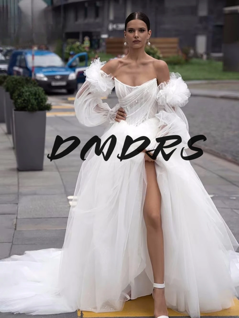 

Simple Fashionable Corset Wedding Dress White Side Slit Pearls Bride Wear Elegant Zipper Back Tulle Strapless Customized Women