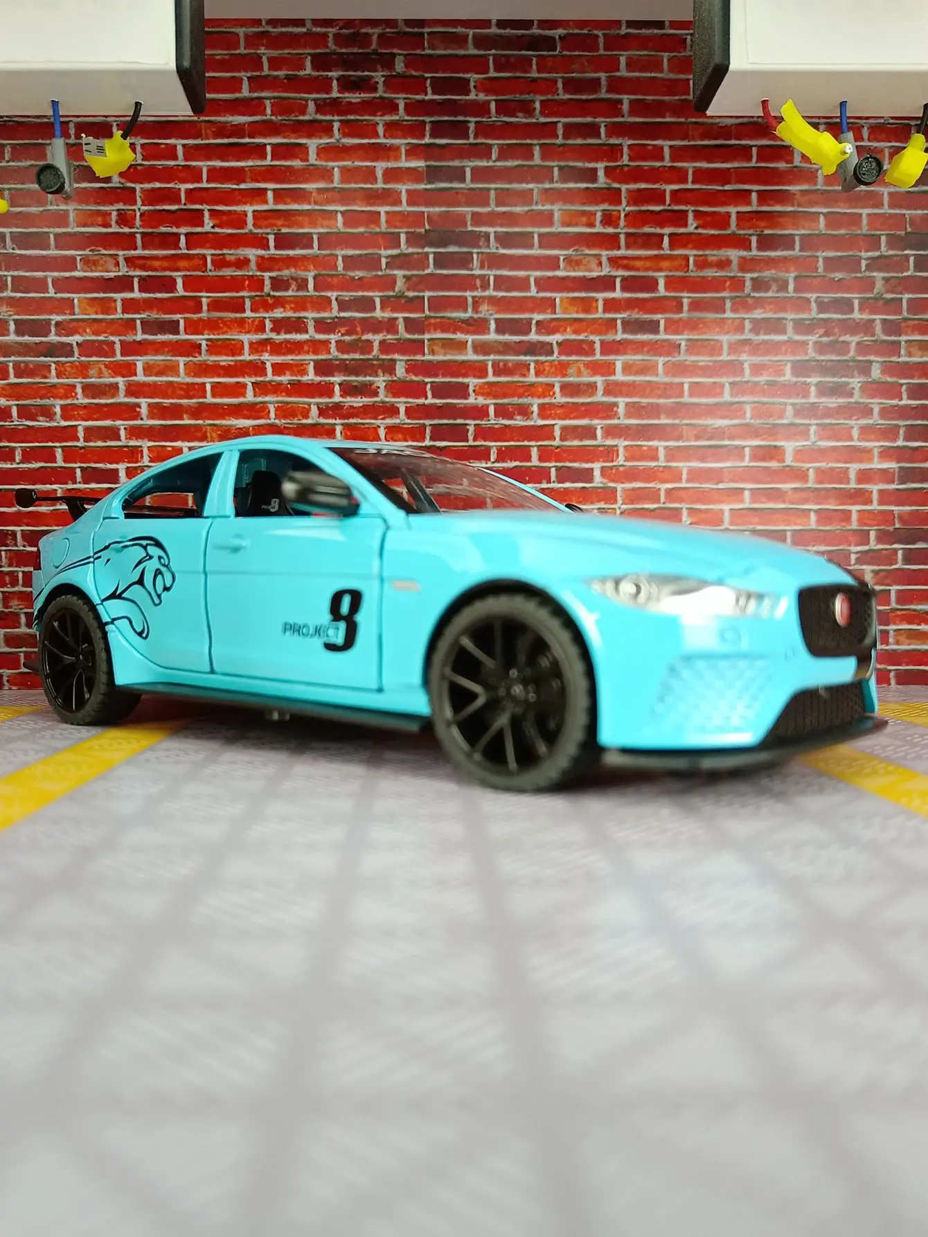 

1:24 XE SV PROJECT8 alloy off-road vehicle model car decoration door and hood trunk can be opened fine workmanship