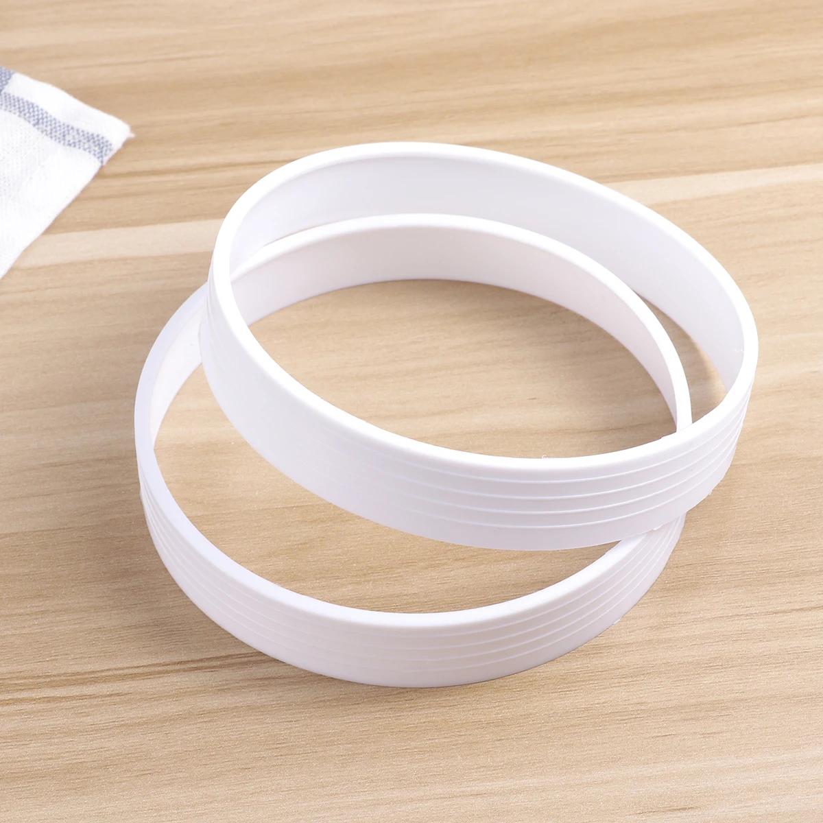 

2pcs Hole Cup Ring Golf Accessories Durable PP Material Putting Green Training Aid 108mm Stability Visibility