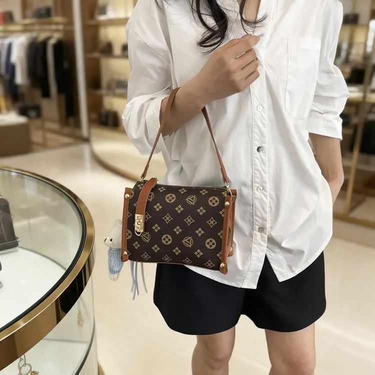 2026 Retro Monogram Bucket Bag for Women Color Block Leather Patchwork Metal Lock Buckle Versatile -Way Shoulder Crossbody Bag