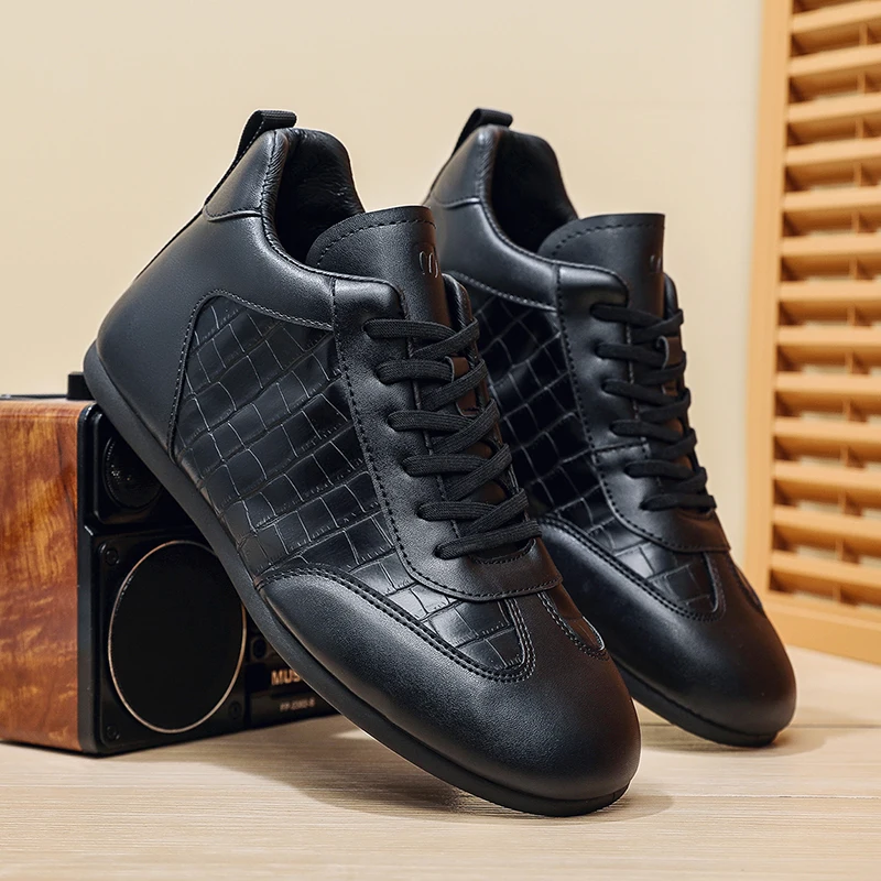 

Men's Casual Shoes Comfortable Soft Sneakers Leather Upper Lightweight Walking Shoes for Men