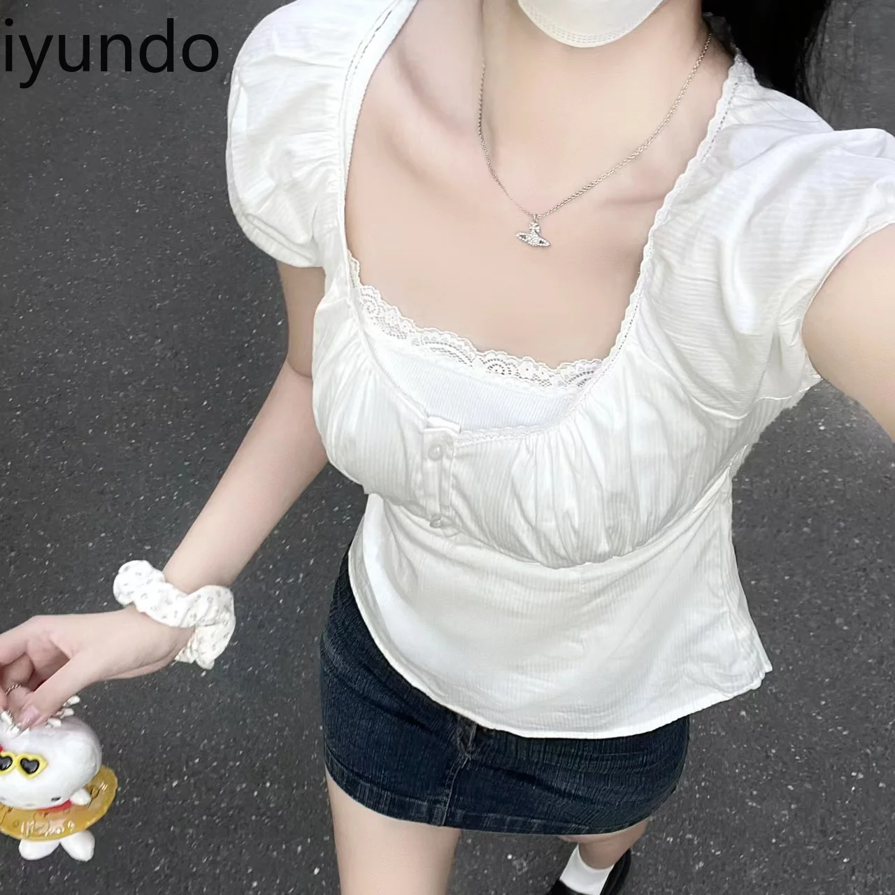 

Soft and Gentle White U-Neck Short-Sleeve Blouse for Women Summer Lightweight Cotton Design Youthful and Stylis Uniqueness