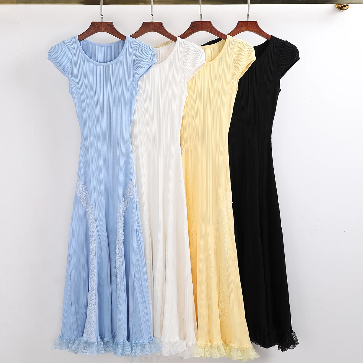 

High Quality Summer New Fashionable Elastic Knitted Solid Color Short Sleeved Dress With Lace Edge Slimming Women's Dress
