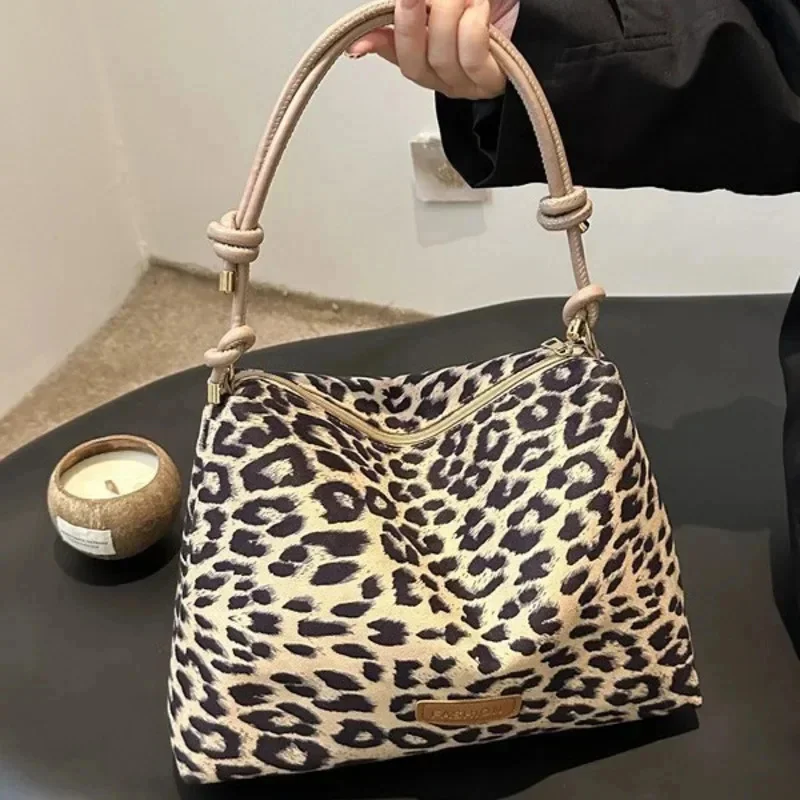 

2025 Trend Leopard Print Shoulder Bag Commuting Armpit Bag Tote Bag Fashion Tote Bag Women Designer Purses Personality Handbag