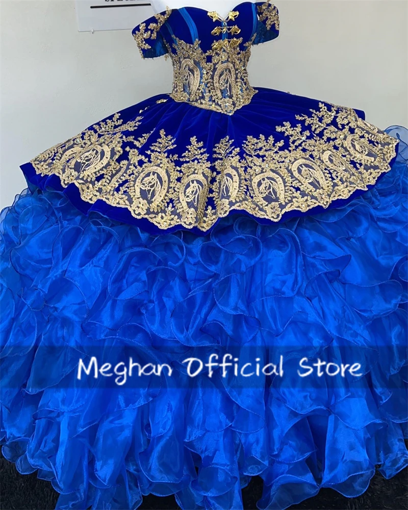 Royal Blue Off The Shoulder Quinceanera Dress Ball Gown Bead ricamo 2024 compleanno abito di lusso a strati Ruffles Gown Sweet 16