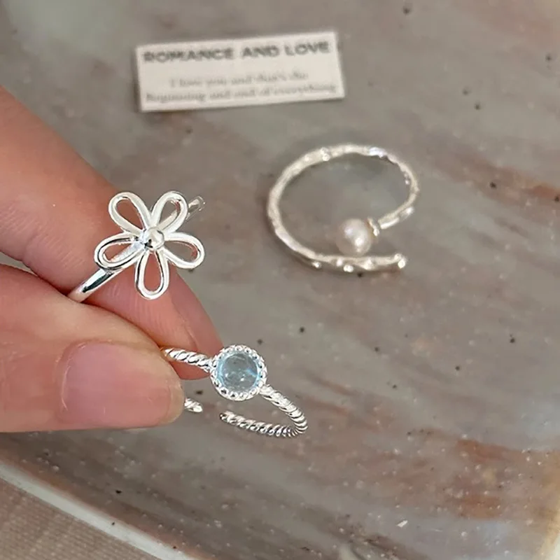 Anillo de perlas de flores para mujer, anillos con apertura ajustable geométricos simples y elegantes, joyería de diseño de nicho para niñas, accesorios coreanos