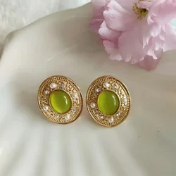 Vintage French Niche Design Embossed Metal Oval Earrings for Women Classic Luxury Courtly Style Temperament Resin Stud Earrings