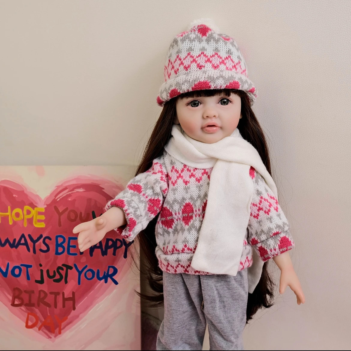 Betty Reborn Betty fatto a mano da 18 pollici: vestito con un maglione floreale accogliente e un pantaloni grigi, dettagli del viso realistici, arte in vinile morbido premium per bambini