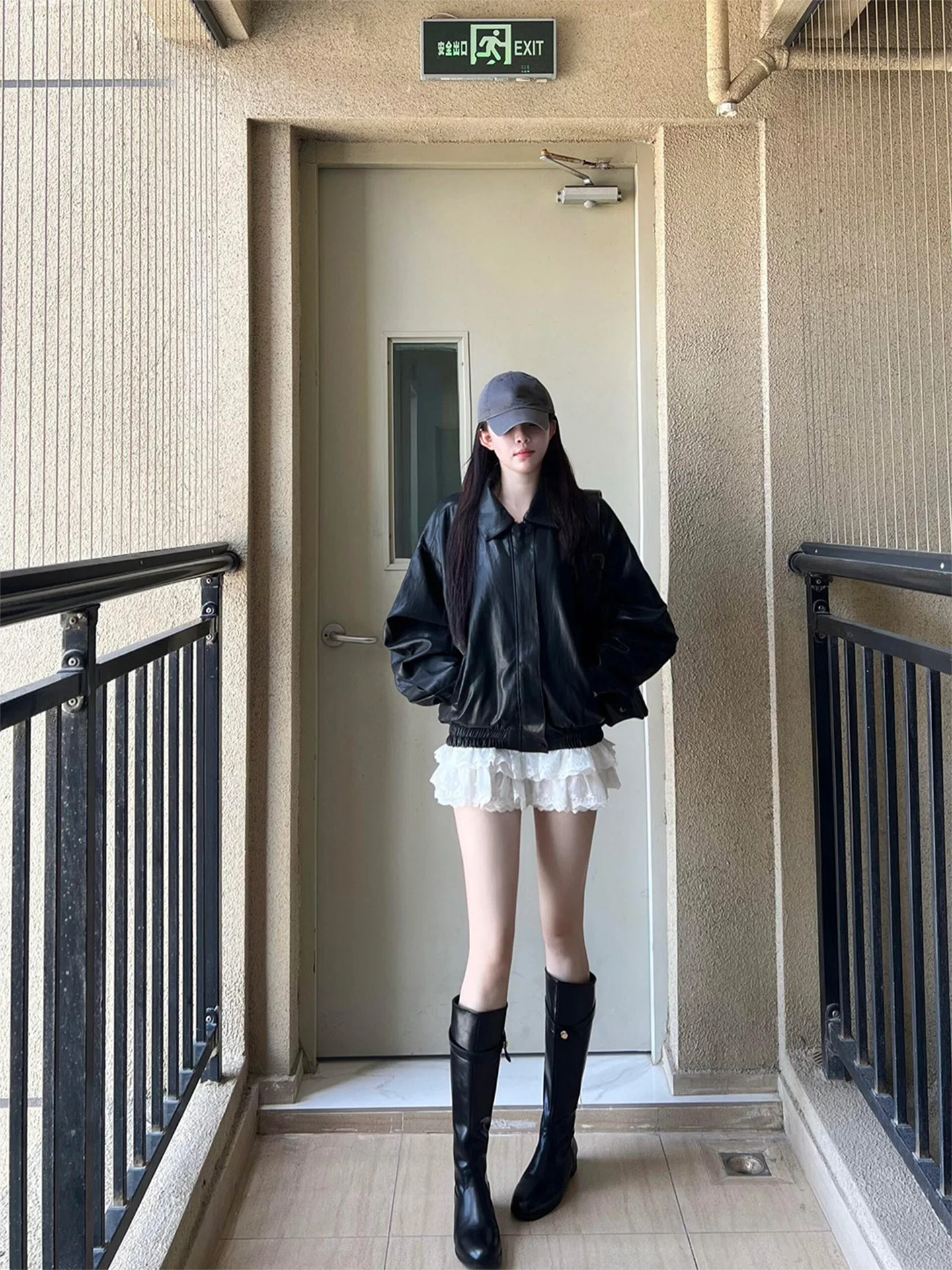 Schwarze PU-Lederjacke für Damen, Locker Geschnittene Retro Hong Kong Style Frühling Herbst Neuerscheinung Motorradjacke Top Damenmode