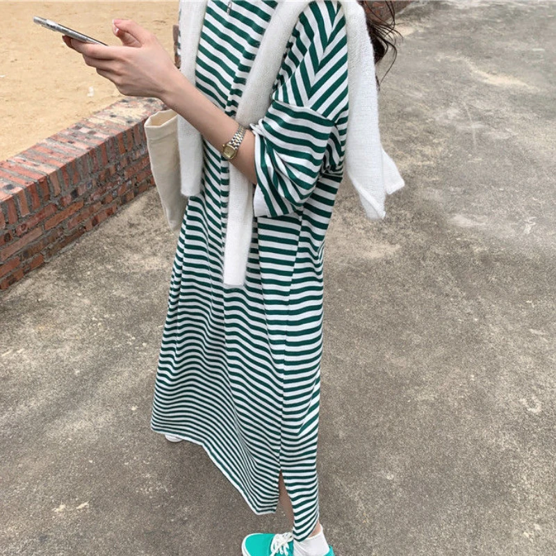 

Футболки с коротким рукавом, женские летние новые корейские стильные студенческие полосатые универсальные популярные топы с боковым разрезом, модные свободные топы