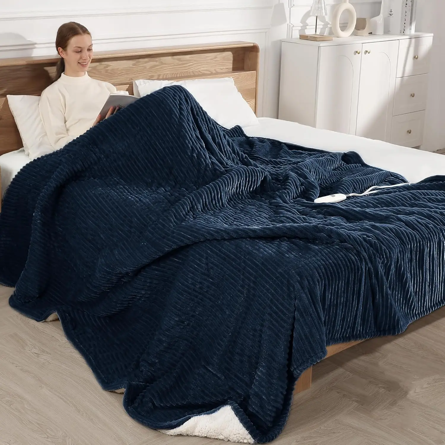 

Одеяло с электрическим подогревом размера «queen-size», 84x90, двойной контроль, 5, настройки нагрева, автоматическое выключение, можно стирать в машине, темно-синее