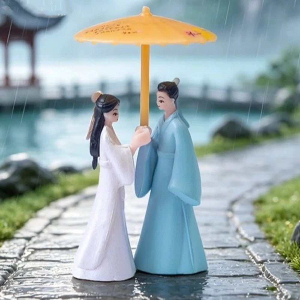 Antique Umbrella Couple Figurine Cartoon Character Mini Miniature Landscape Decoration DIY Romantic Couple Statue Home Decor