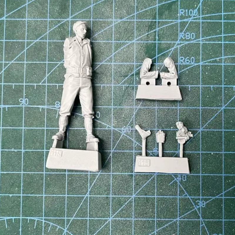 1/35 Scale Resin Figure Model Kit WWII Military Hobby Miniature Toy U.S. Military Cameraman Self-Assembled Unpainted