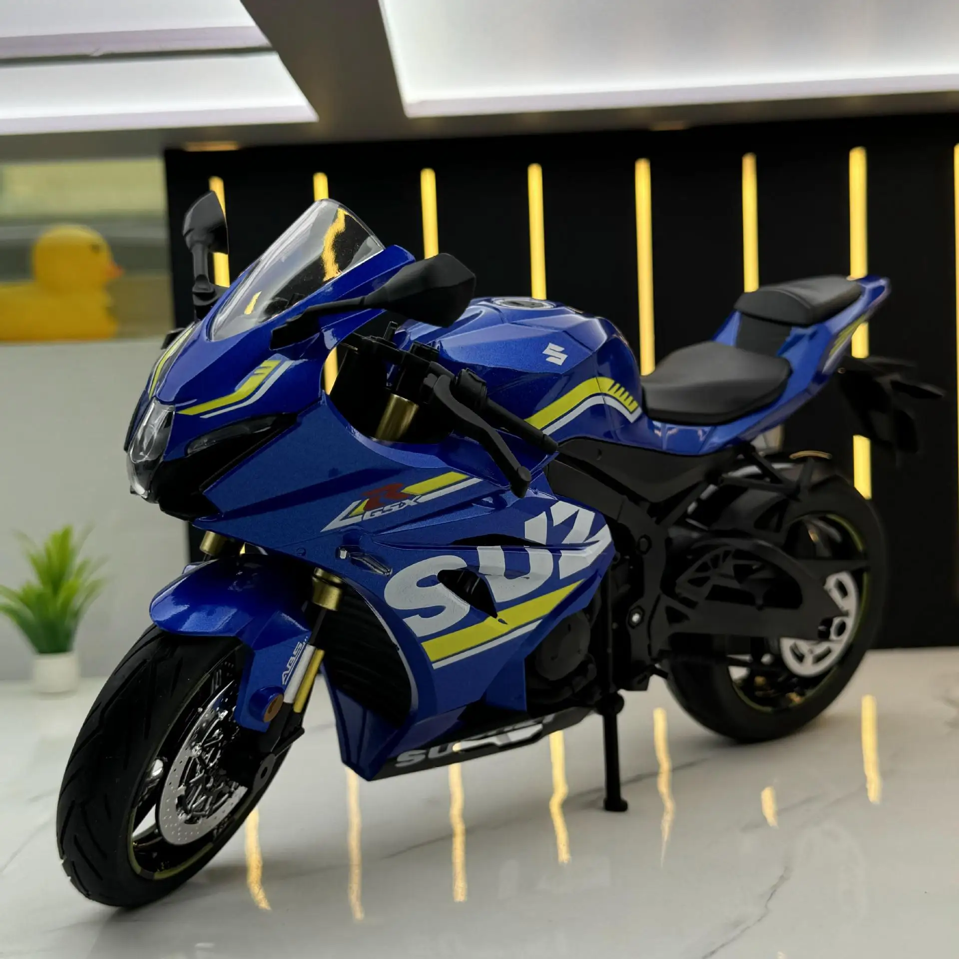 

1:9 GSX-1000R Мотоциклы Игрушки Модель из сплава Литой под давлением автомобиль Легкая музыка Транспортные средства Фестивальные подарки для мальчиков