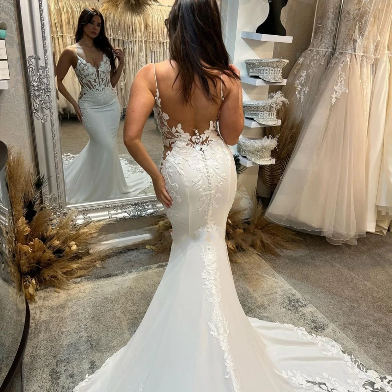 Vestido de novia de sirena personalizado, sin espalda, sin mangas, Apliques de encaje, cola de barrido, cuello en V, tirantes finos, vestido de novia 2025