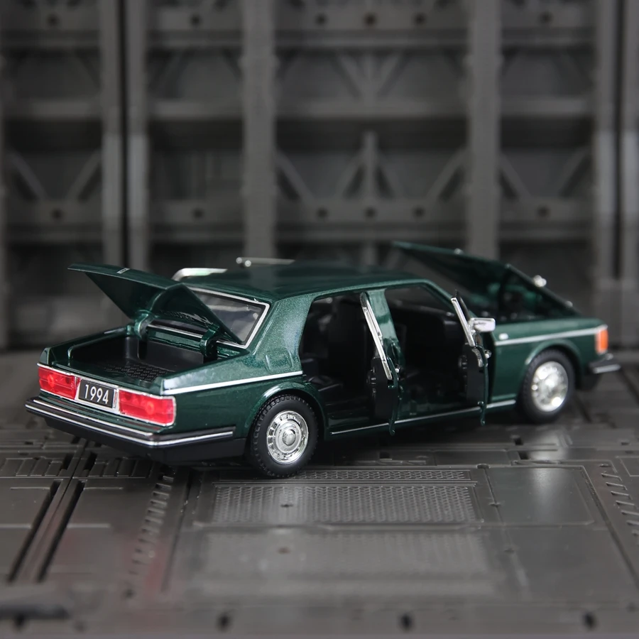 1:32 Simulação Rolls Royce Pingente de modelo de carro em liga de pico prateado, portas e tampa do motor, porta-malas pode abrir, som e luz
