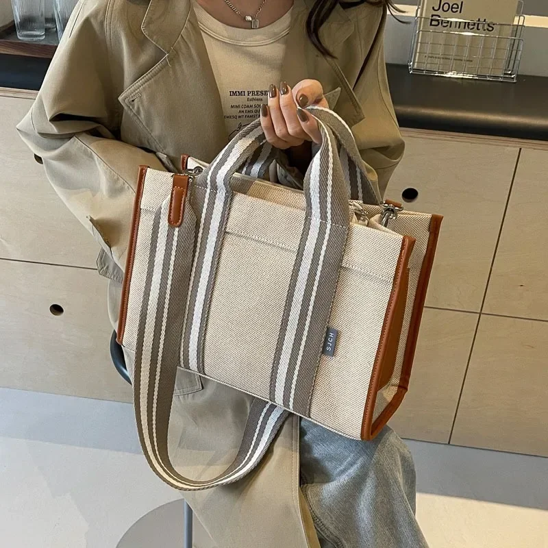 Large capacity Canvas Bag Female 2024 New Contrast Retro Portable Tote Bag Commuting One-shoulder Messenger Bag in Class