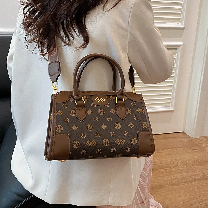 

Large-Capacity Spring Messenger Bag for Women, Lightweight Vintage Shoulder Bag with Boho Design, Free Shipping