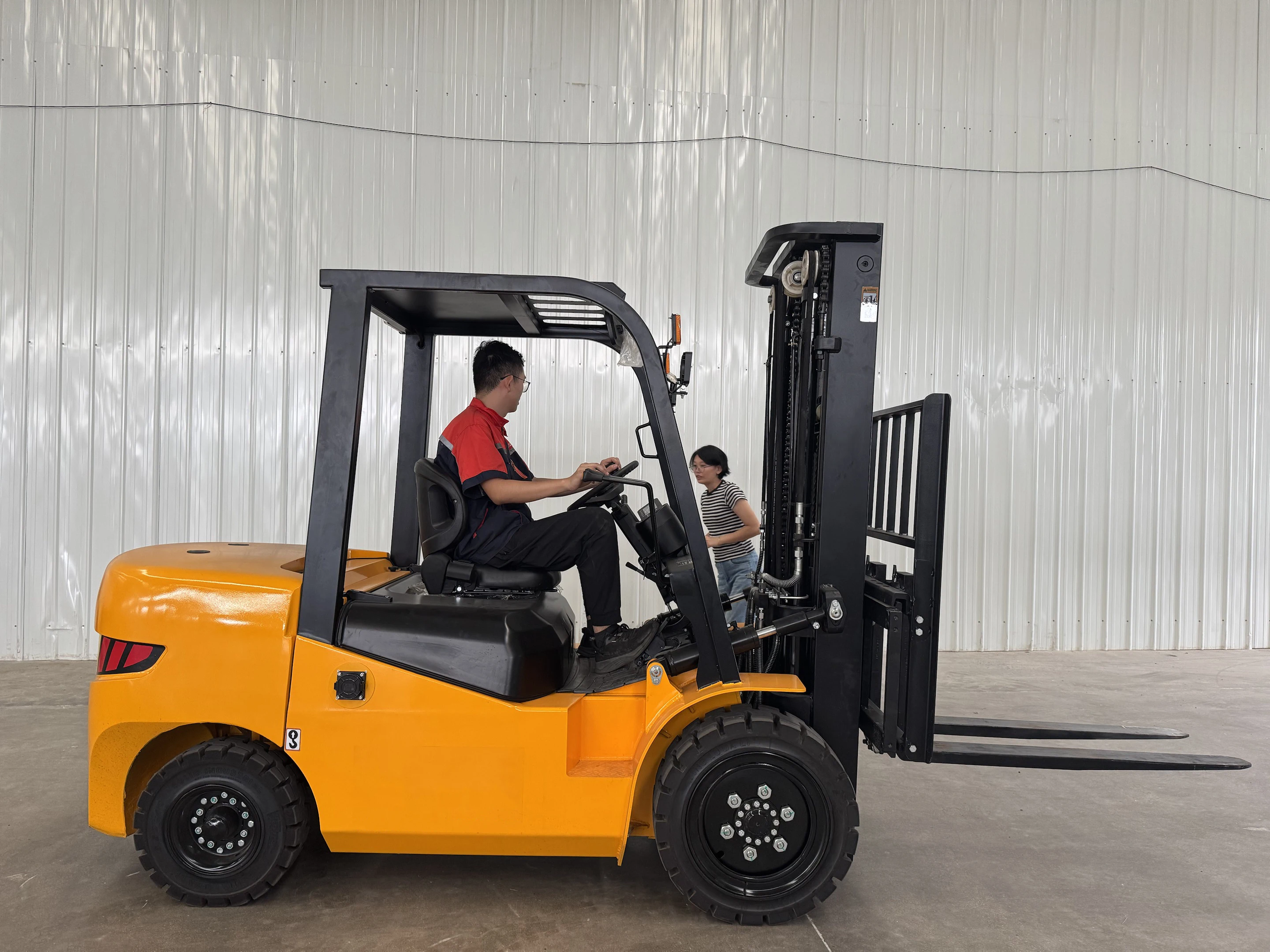 رافعة شوكية عالية الجودة من الشركة المصنعة 1T 2t رافعة شوكية صغيرة جديدة لاستخدامات التعامل مع الشحن المختلفة #1