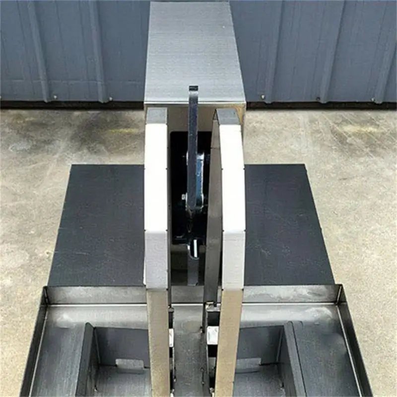 

Easy Automatic Electric Half Cutting Machine for Fresh Coconuts Stainless Steel Coconut Opening Machine