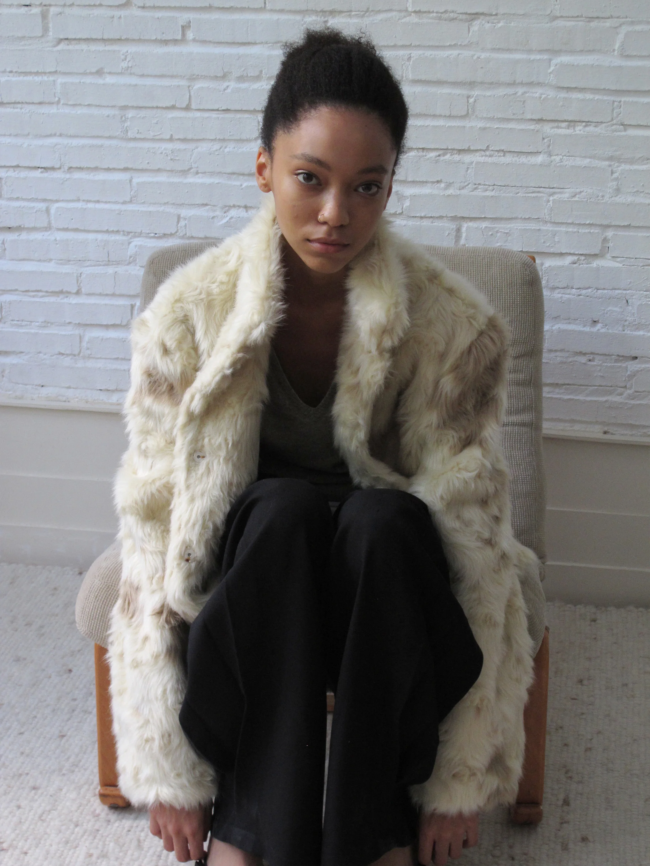 A short, loose, stand-up collar eco-friendly fur warm thick coat with gradually dyed white and brown curly fur