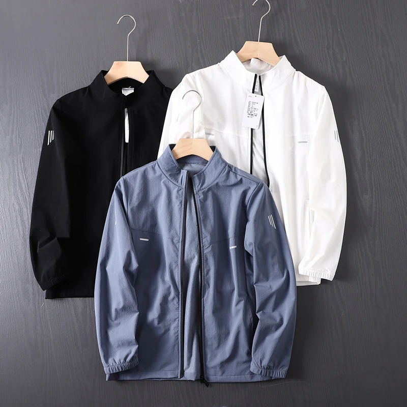 

Профессиональная мужская демисезонная тонкая легкая спортивная куртка-ветровка с отражающими элементами и воротником-стойкой для активного отдыха