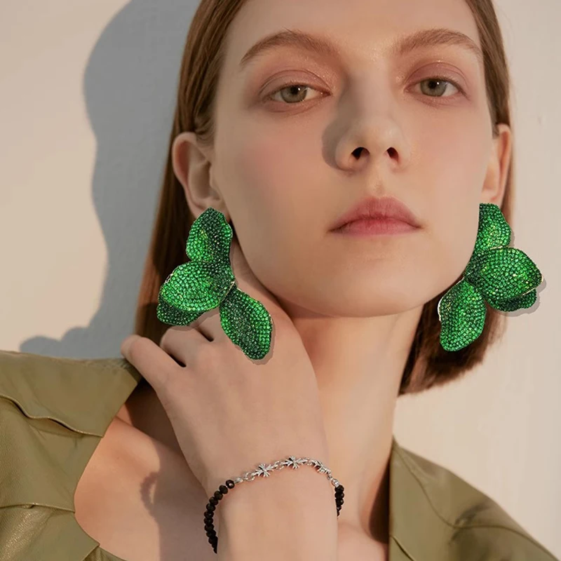 

Festive style French modern retro flowers exaggerated temperament earrings green trendy sexy jewelry