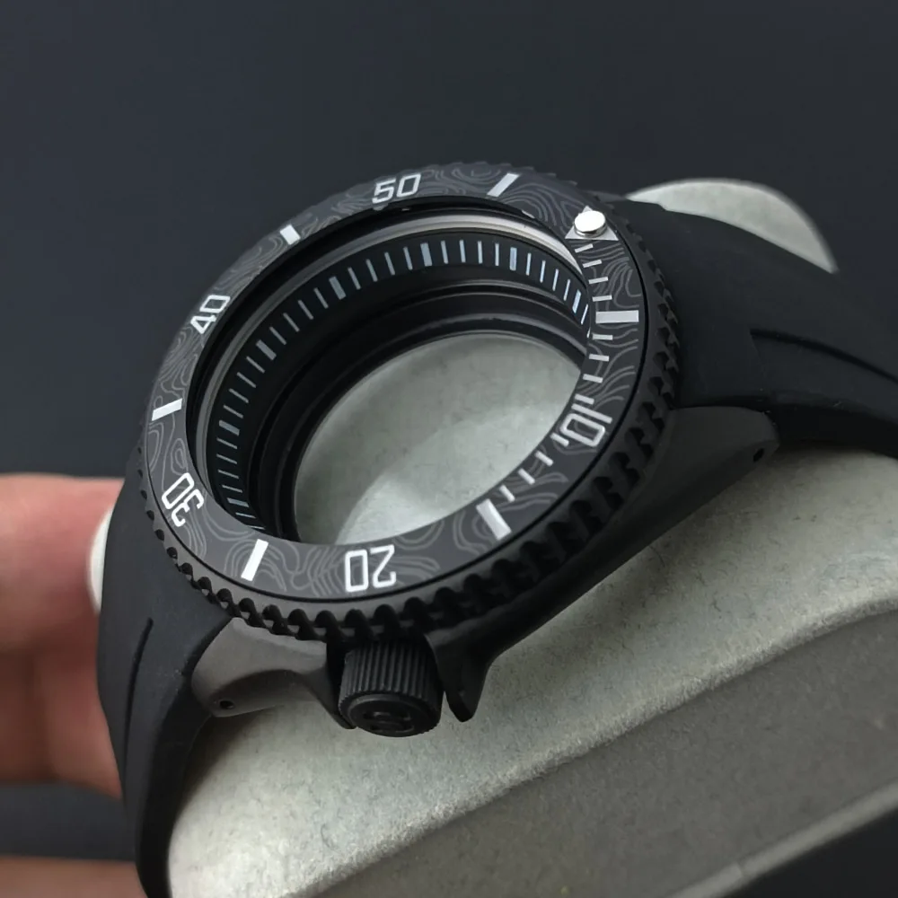 

Черный матовый корпус диаметром 42 мм, подходит для часов с механизмом NH35 NH36, сапфировый ремешок 22 мм, подходит для корпуса SKX007.