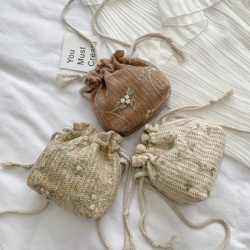 Sacs à main en paille pour femmes, petits sacs initiés à la mode, sacs de plage tissés, broderie de fleurs, sacs à bandoulière en dentelle pour dames, sacs à main de voyage