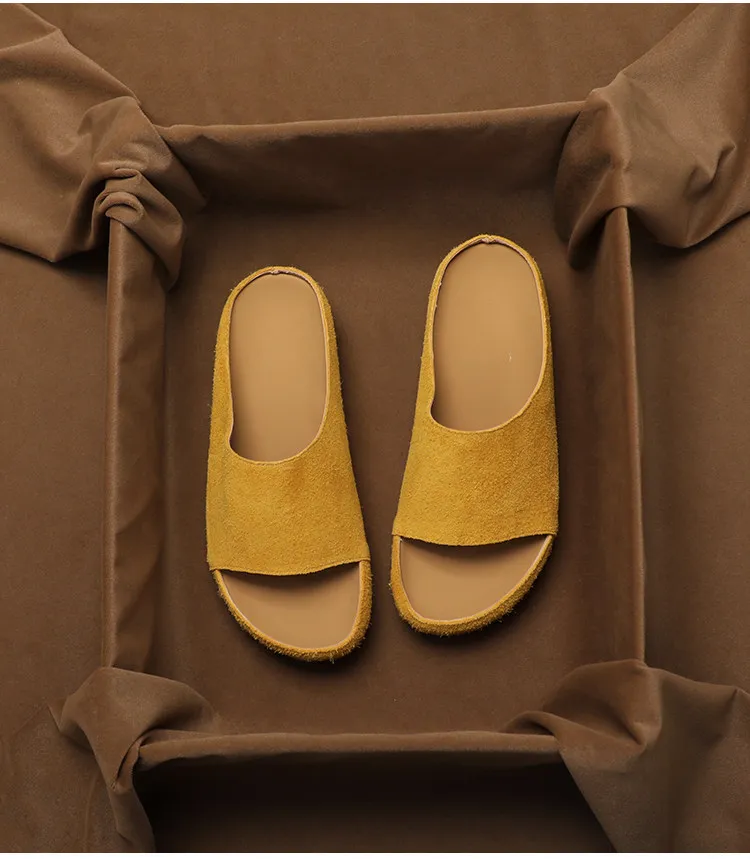 SHOEBOX Sandalwood leather thick soled slippers for women's outdoor wear in 2026 summer, paired with a retro skirt and exposed