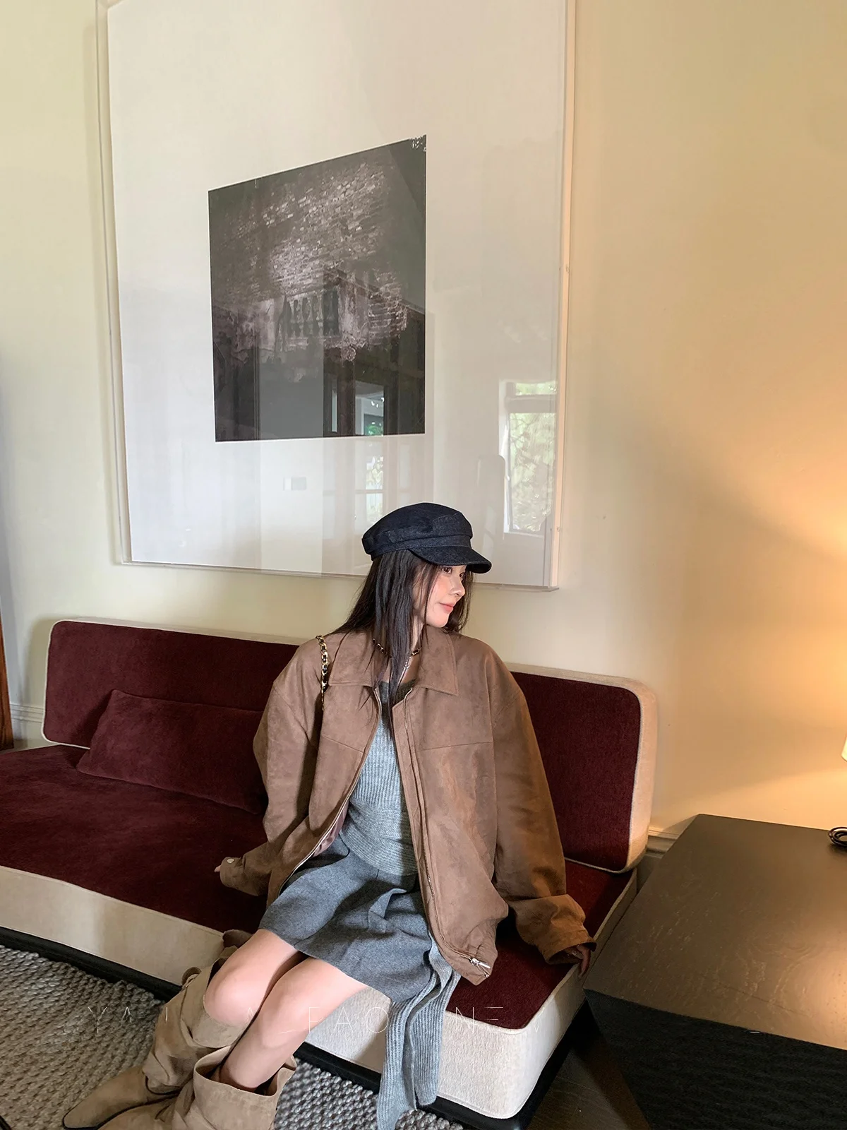 カジュアルスタイルショートスエードジャケット レディース スリムフィット ファッションアウター 2025年秋 バブルレザーコート カジュアルフリップカラージャケット