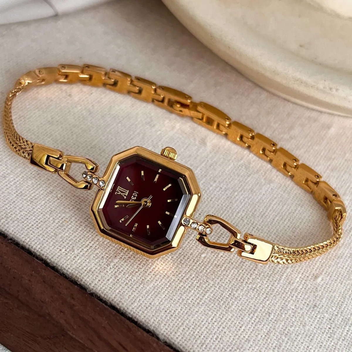 Women's Fashion Casual Accessories Watch Niche Square Metal Steel Band Exquisite Compact Quartz Watch Women's Gift