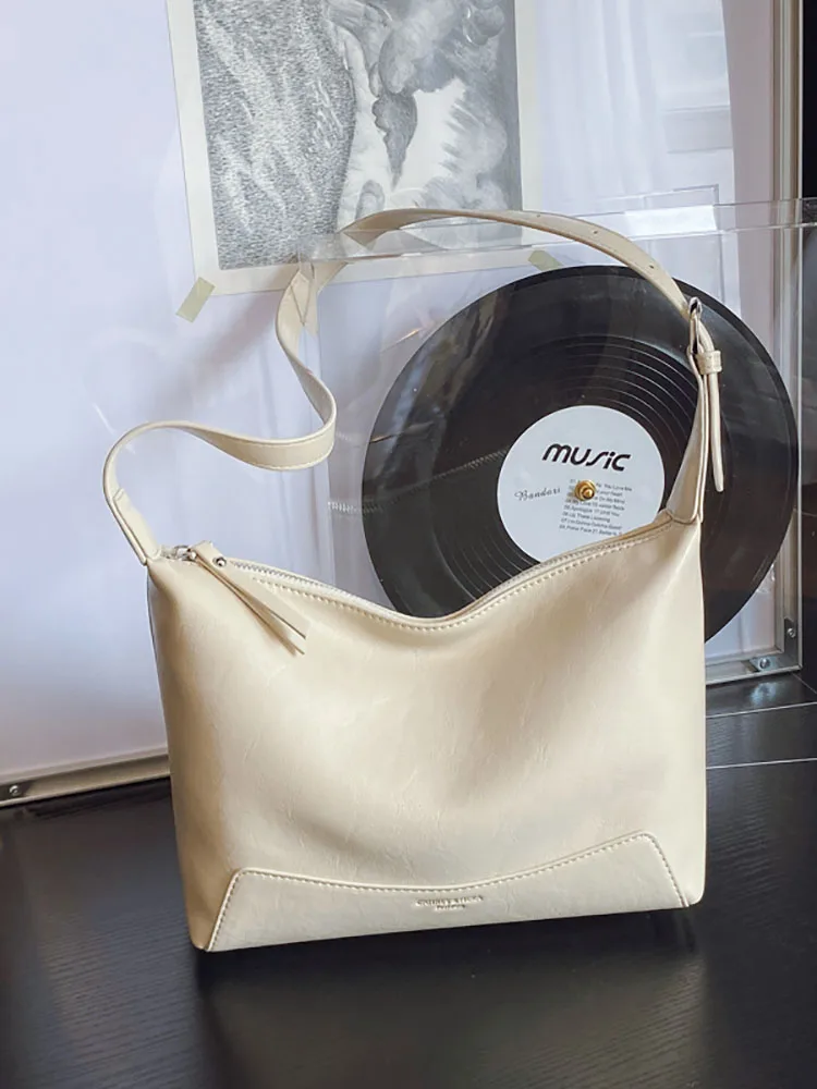 

Легкая роскошная сумка подмышки с буквенным принтом для женщин, повседневная сумка на плечо большой вместимости в стиле ретро, однотонная сумка через плечо из искусственной кожи для поездок на работу