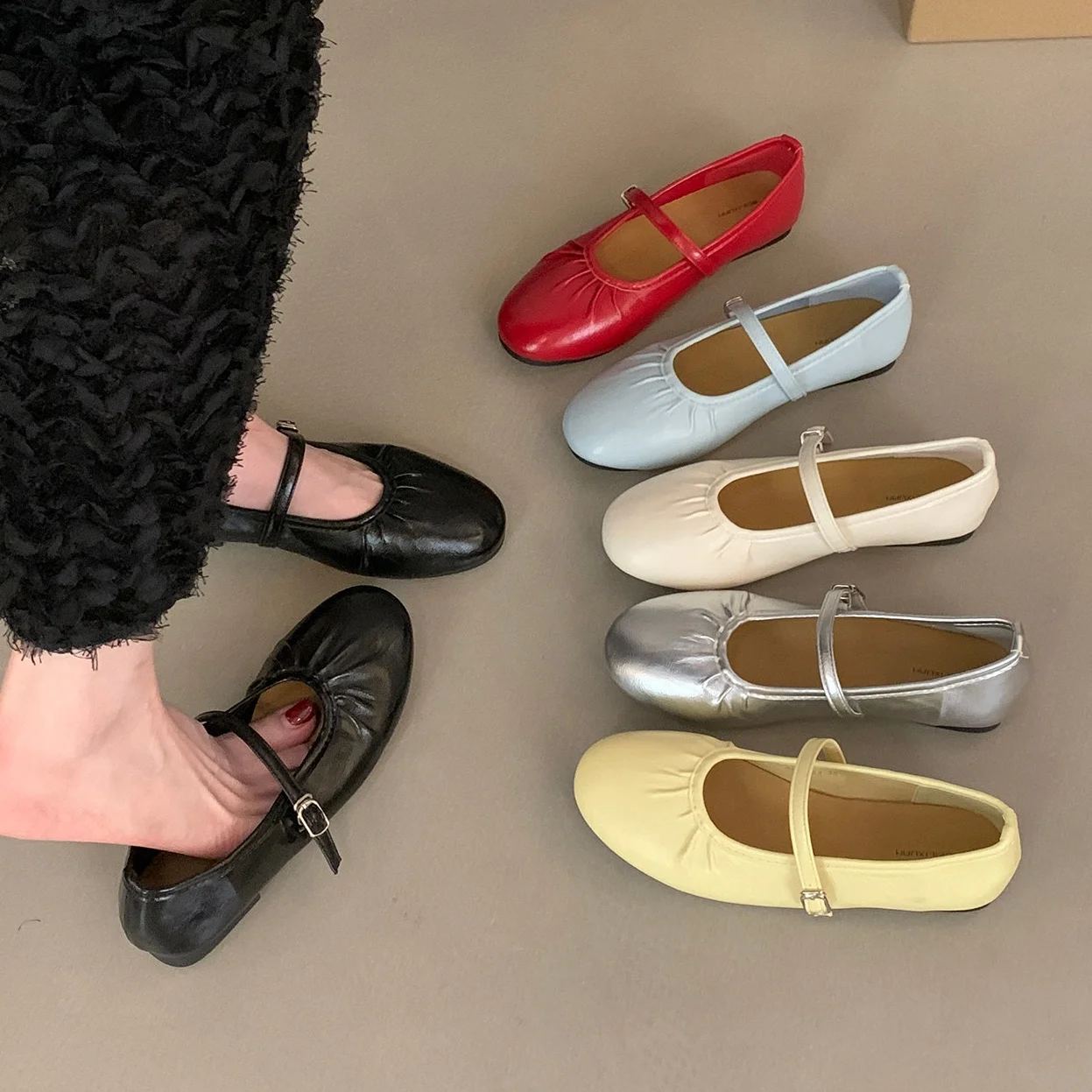 

Новые женские туфли без каблука 2026 года: модные повседневные мягкие туфли Мэри Джейн для улицы, балетки