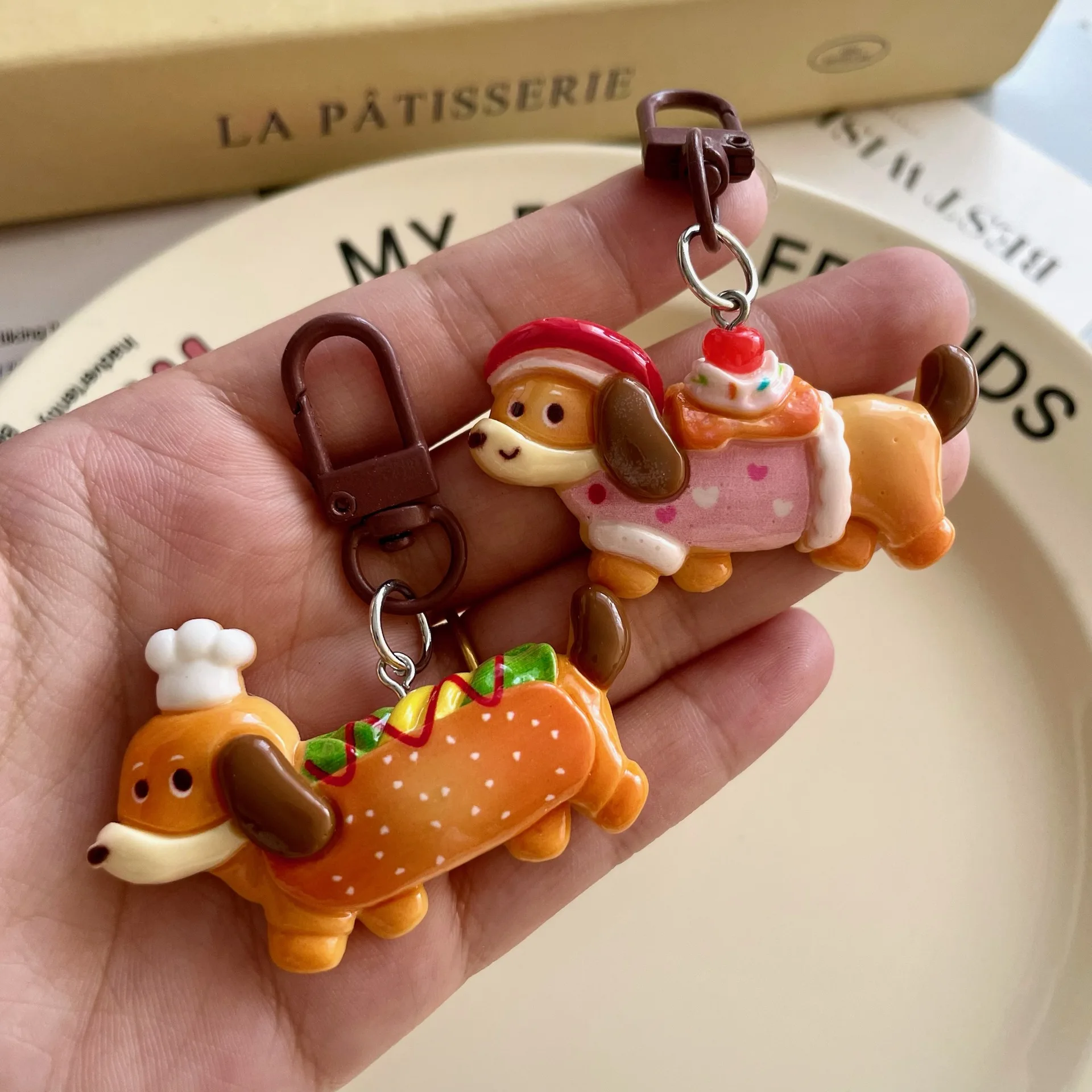 Niedlicher Dackel Acryl-Schlüsselanhänger Cartoon-Tier Würstchenhund Rucksack-Anhänger Schlüsselring Dekorative Schmuck-Accessoires