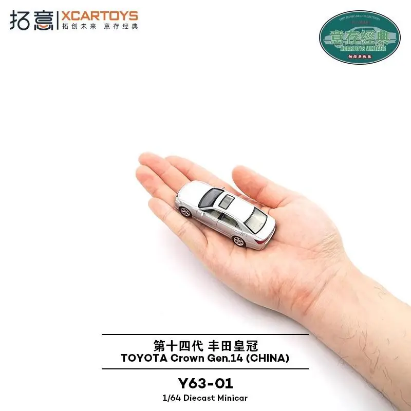 Xcartoys 1/64 سبيكة تويوتا كراون سيدان 14th الجنرال الفضة دييكاست نموذج سيارة لعبة جمع تقديم هدايا رائعة للأصدقاء