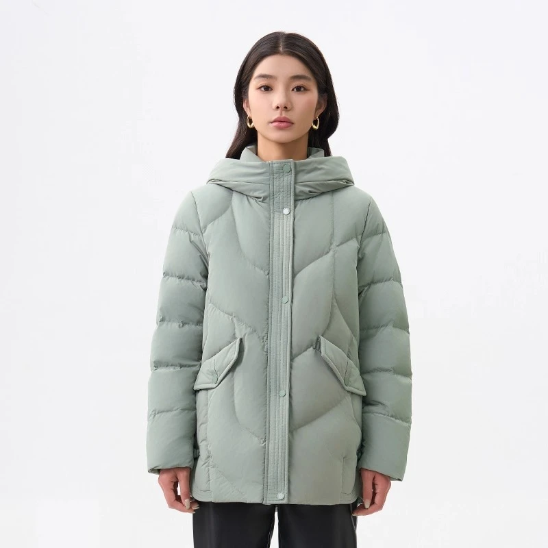 เสื้อแจ็คเก็ตขนเป็ดสั้นสำหรับผู้หญิง Chericom รุ่นใหม่ประจำฤดูใบไม้ร่วง-ฤดูหนาว 2025 มีฮู้ด เสื้อแจ็คเก็ตหนานุ่ม อุ่นสบาย ทรงตรงเรียบง่าย รุ่น Y309300Y