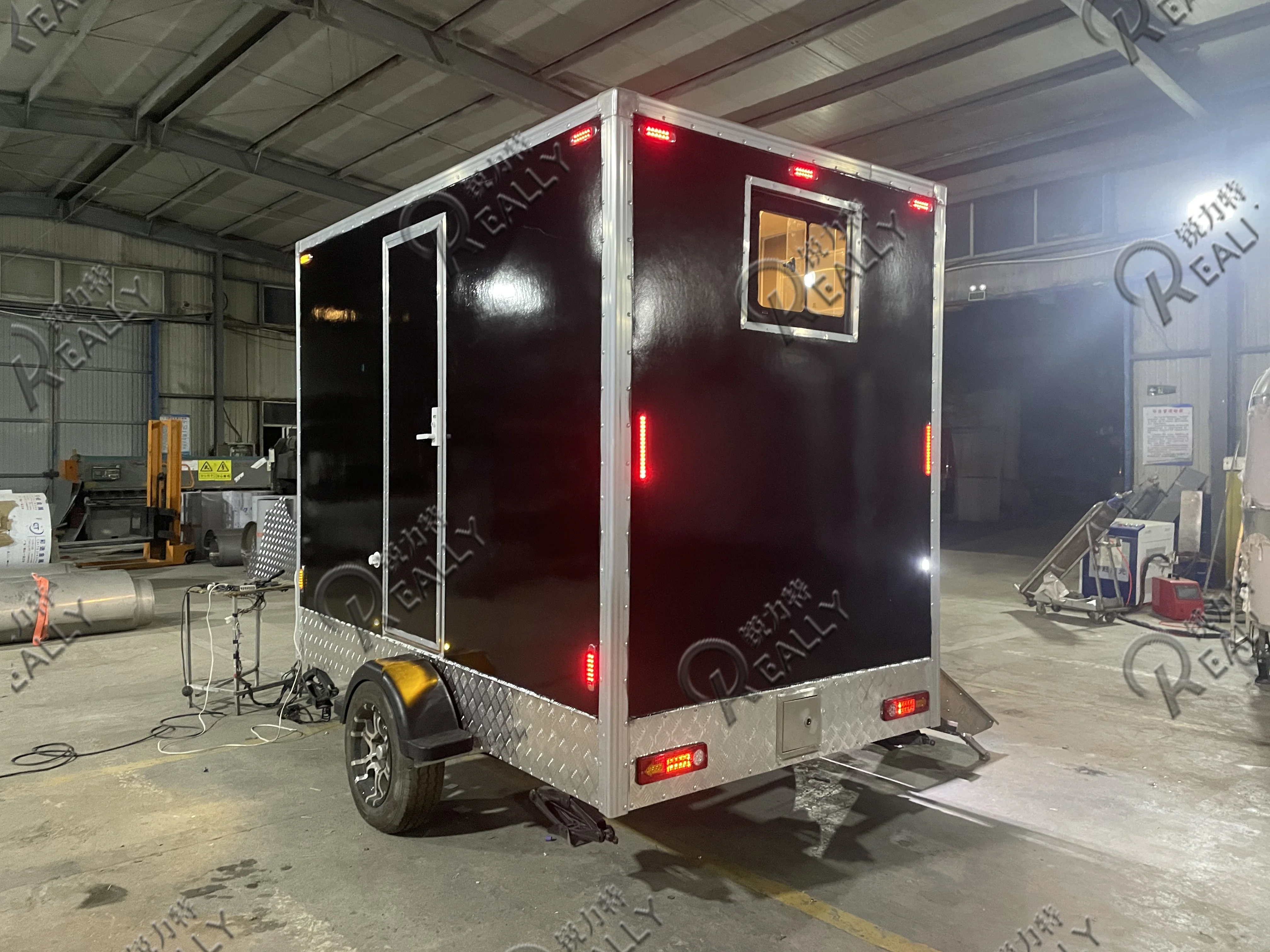 2025 Luxury Shower Restroom Trailer Customized Mobile  Toilets Bathroom Portable Toilets Cart Outdoor Shower Trailer