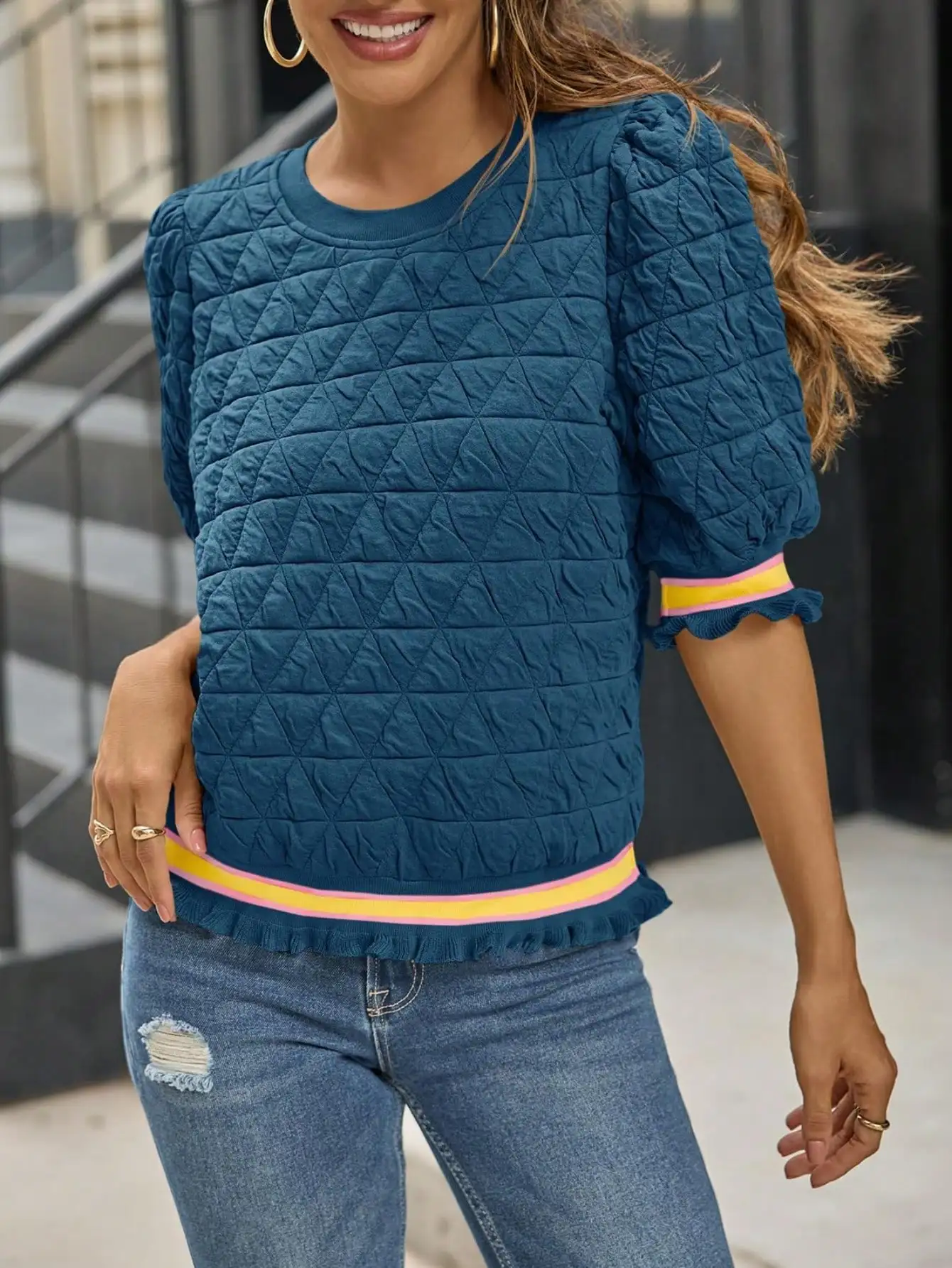 Fisoew Top tipo jersey corto con estampado acolchado para mujer, sudadera informal con cuello redondo y manga acampanada y dobladillo con volantes