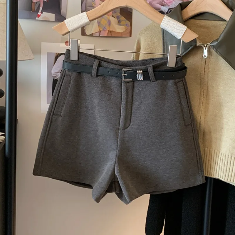 2024 novo outono e inverno high-end avançado shorts de lã para mulheres estilo menina quente cintura alta pernas largas emagrecimento calças quentes