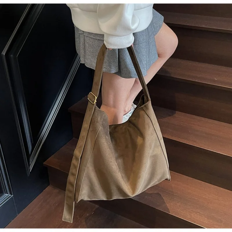 

Стильно-шикарная новинка 2025 года, женская роскошная брендовая кожаная сумка известного дизайнера, классическая популярная повседневная сумка ​