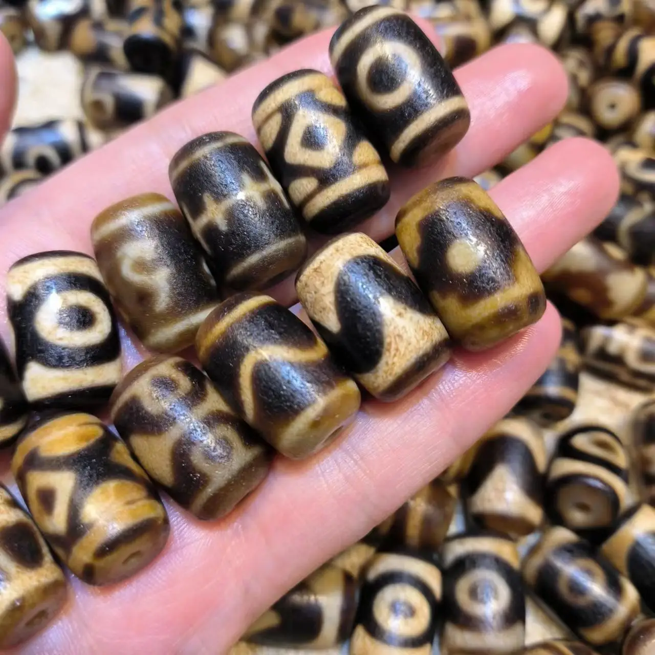 10pcs/lot natural multi-pattern old agate dzi wholesale Yellow teeth Old material Weathering lines Accessories jewelry rare diy