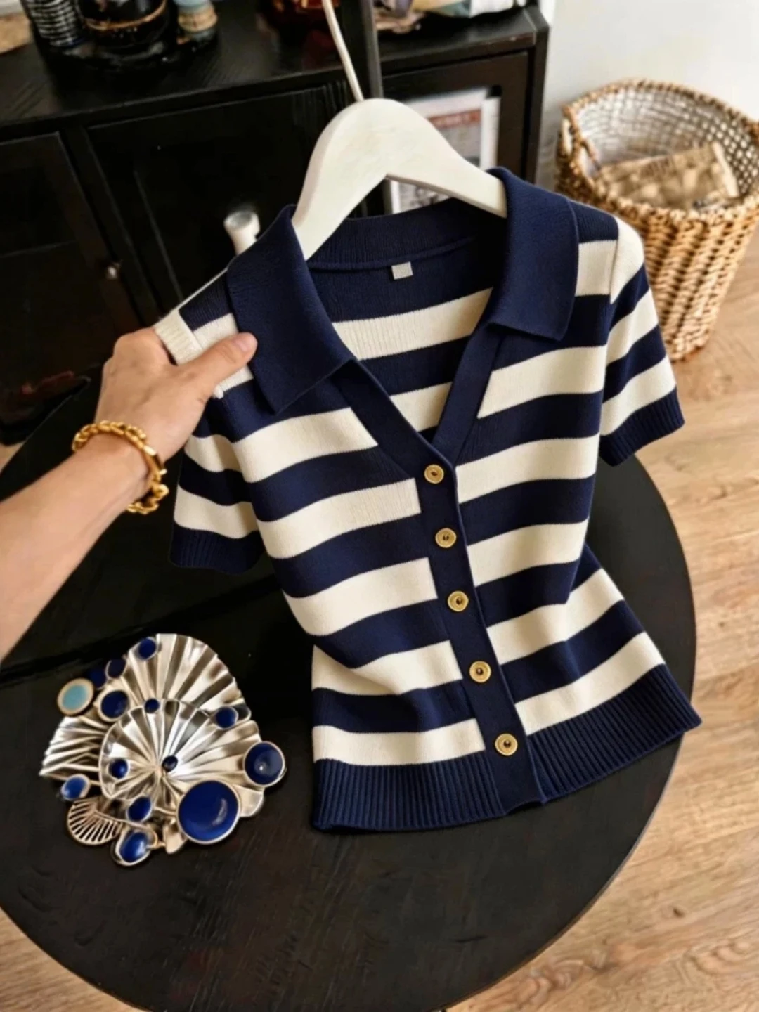 

Slimming Striped V-Neck Knitted Short Sleeve T-Shirt Women's Summer New Style plus Size Comfortable Breathable Korean Version