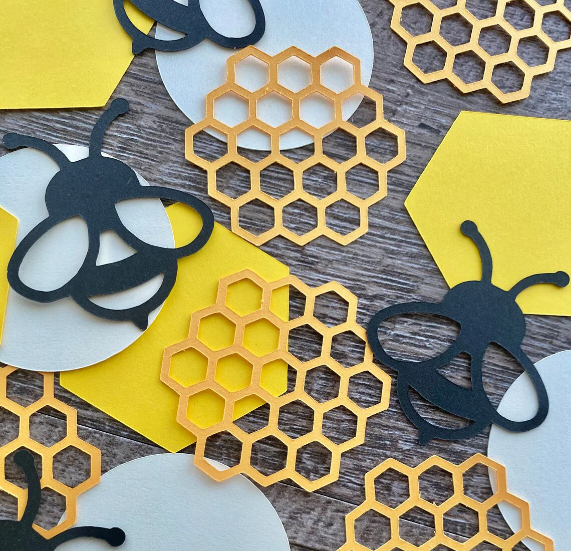 100Pcs Party Themed Decoration Bees And Honeycomb Confetti Holiday Birthday Party Wedding Table Throwing Confetti DIY Desktop